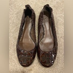 Tory burch brown patent faux alligator ballet flats size 6.5